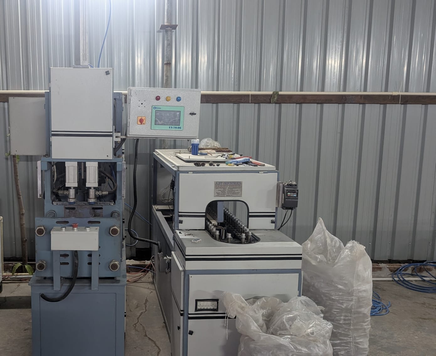 Pet blow moulding machine(2-cavity)