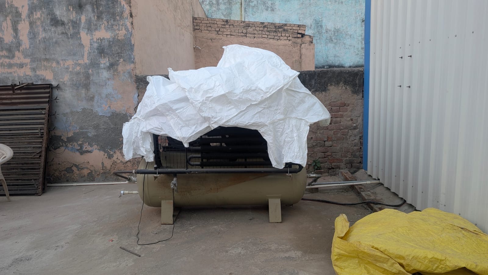 Pet blow moulding machine(2-cavity) 2