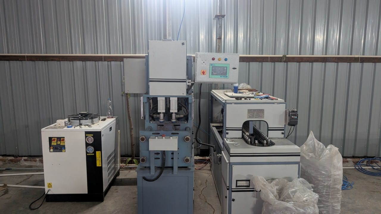 Pet blow moulding machine(2-cavity) 3