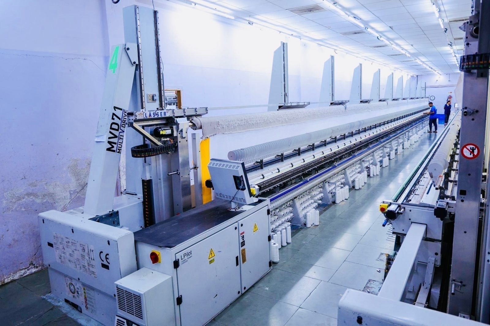SCHIFFLI SHUTTLE TEXTILE MACHINE (LASSER , SWITZERLAND) 2