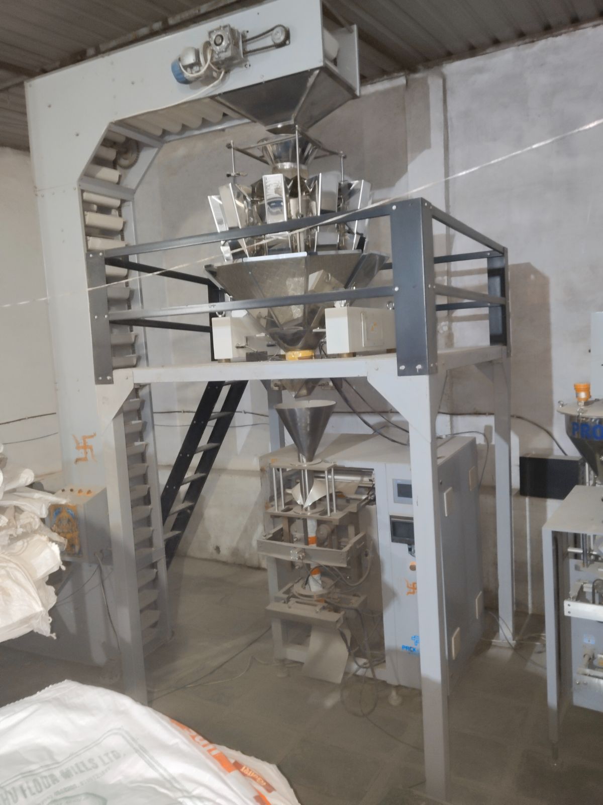 Raw food packing machine packing tech