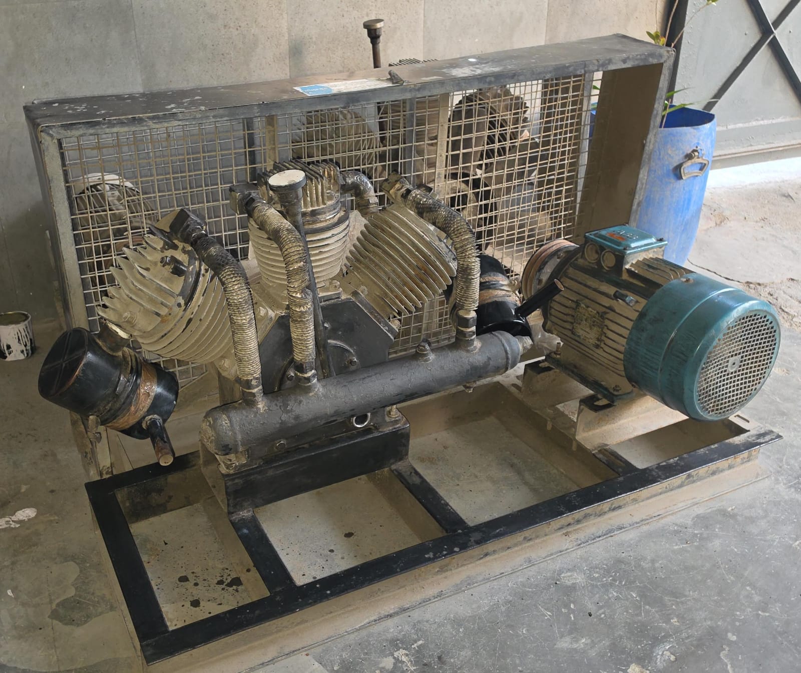 10 HP MOTOR WITH STAND FOR COMPRESSORS