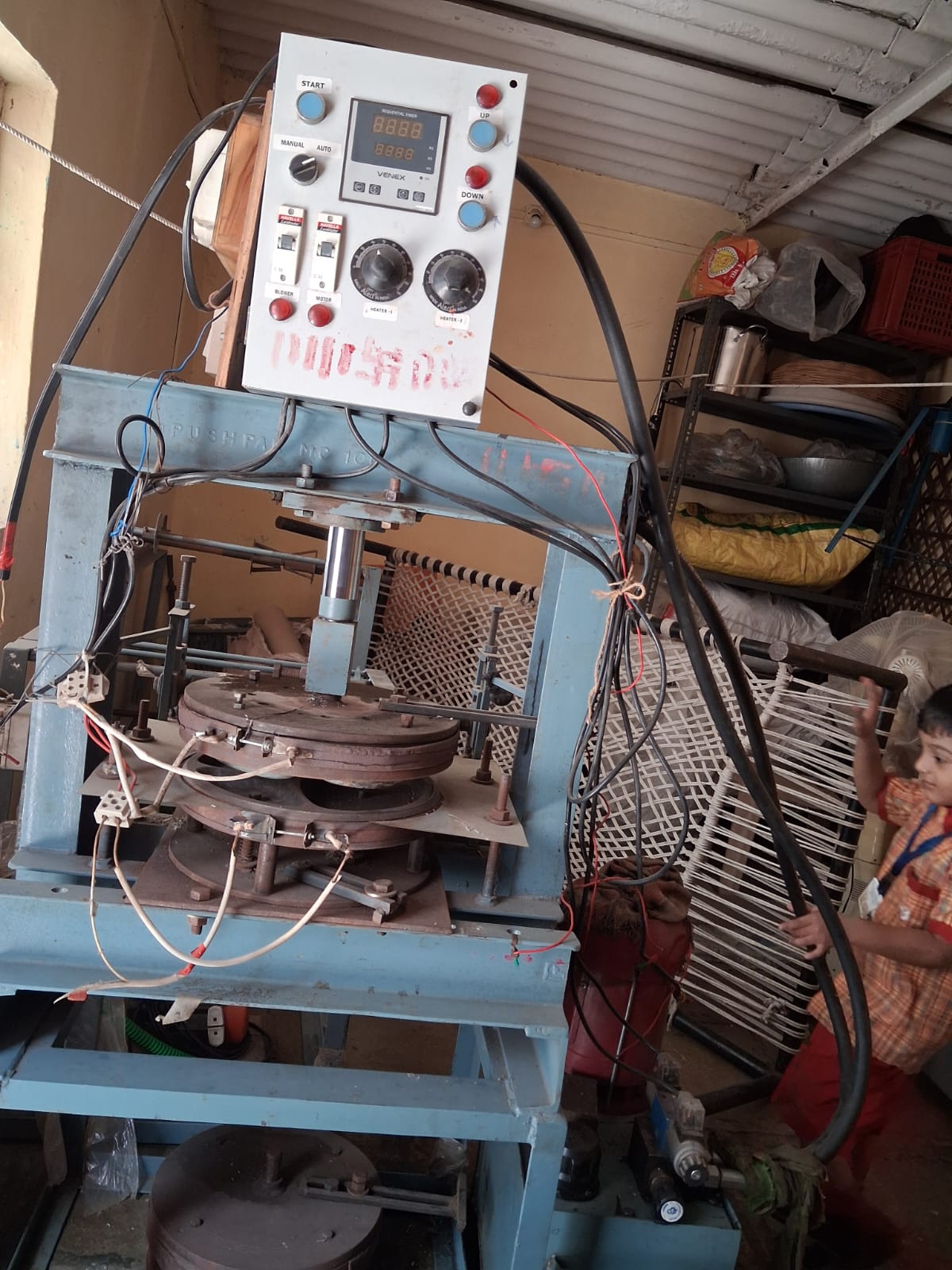 Semi Automatic Single Die Paper Plate Making Machine. 3