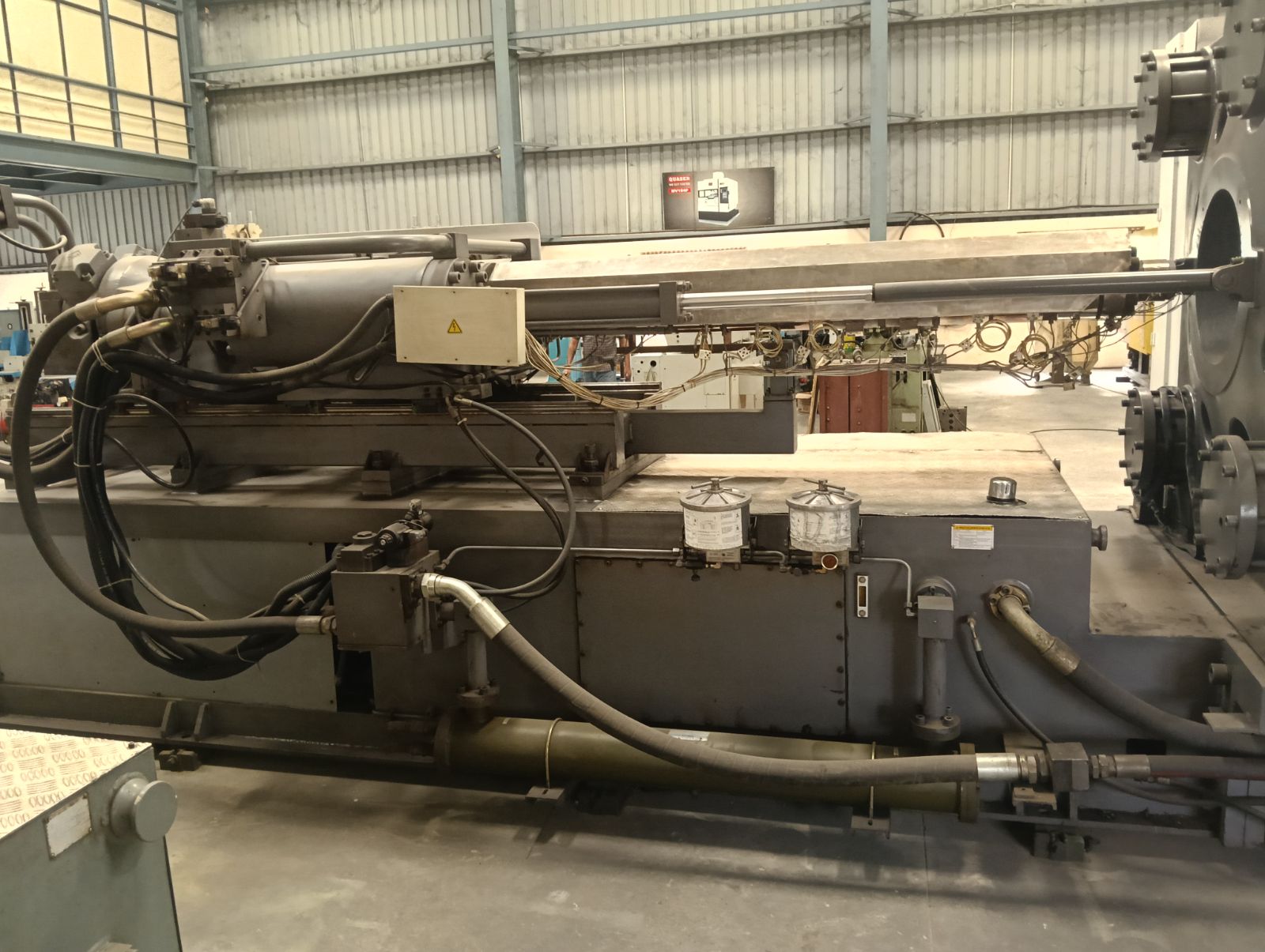 Imported LANSON LS 800 GT - S 800 ton Excellent condition injection molding machine for sale 3