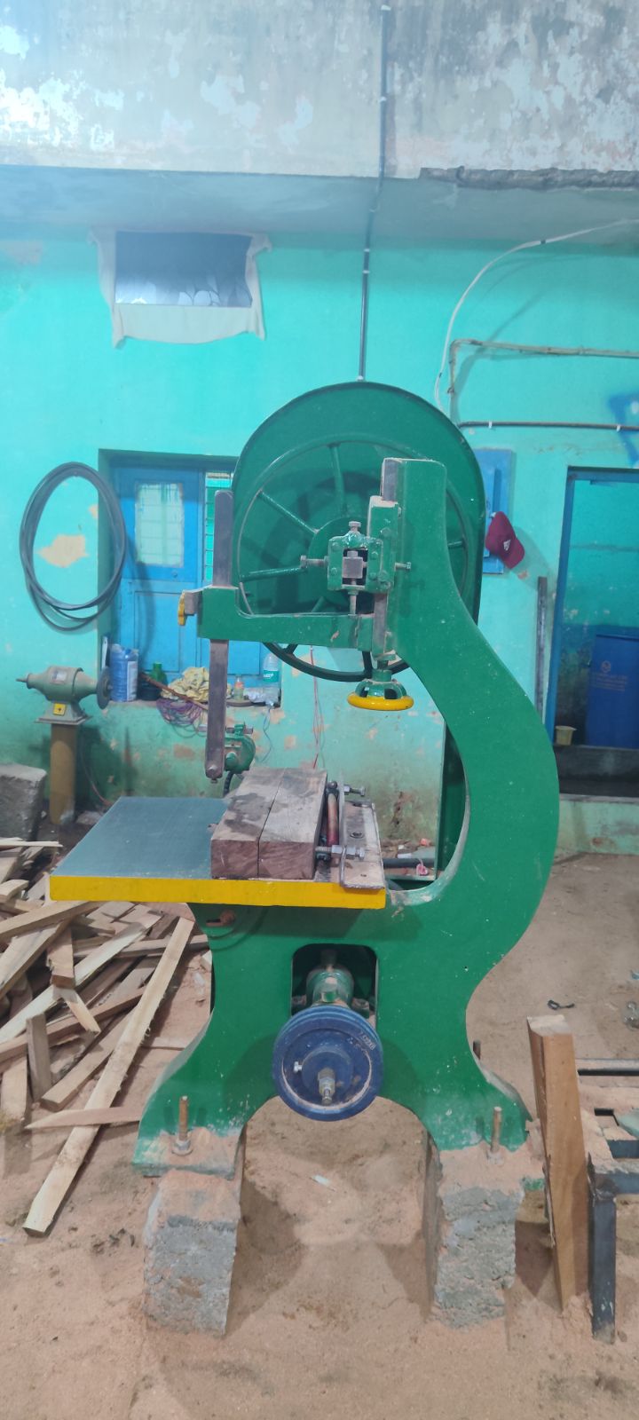 Band saw machine 2