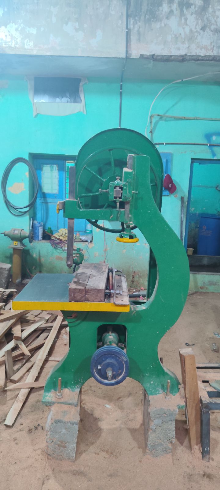 Band saw machine 3