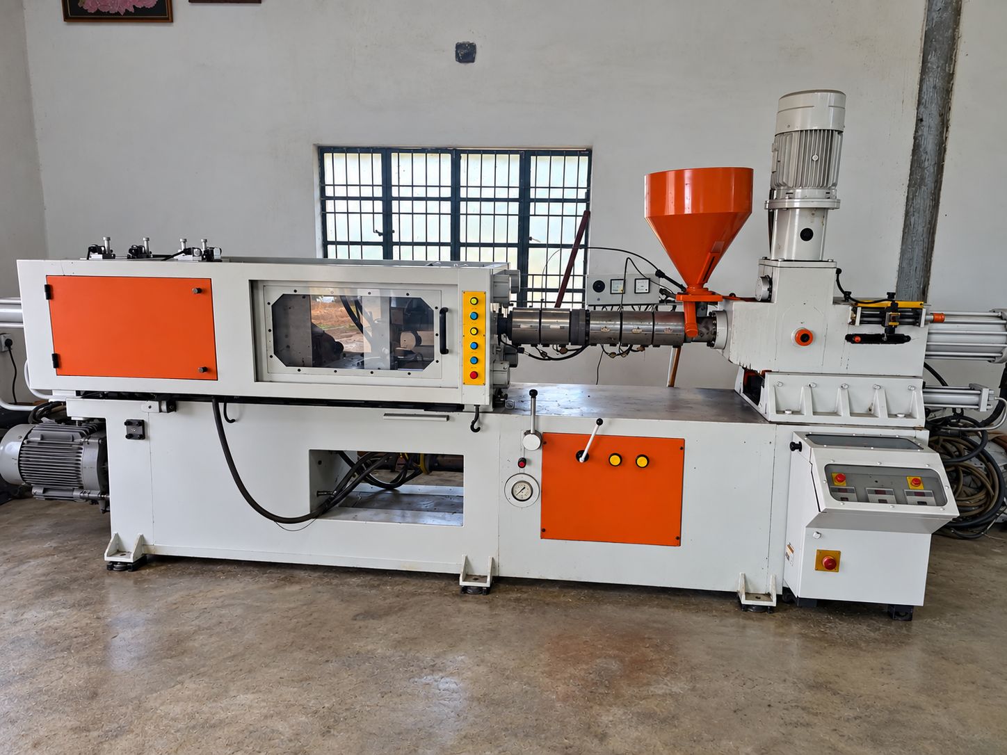 Horizontal Screw Plastic Moulding Machine