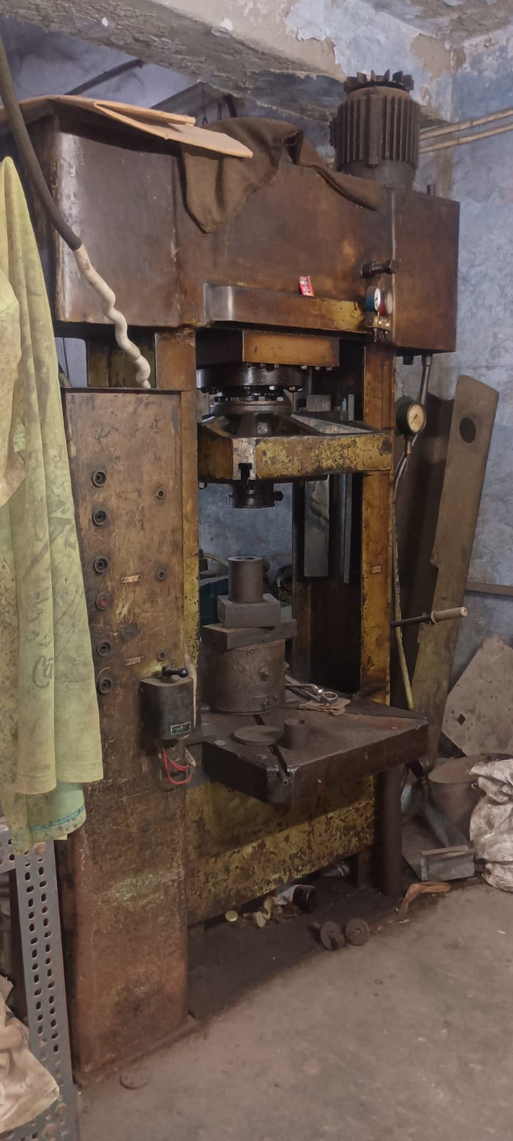 hydraulic press 300 ton