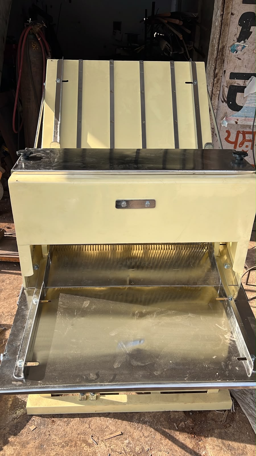 Bread and Toast cutting machine 2