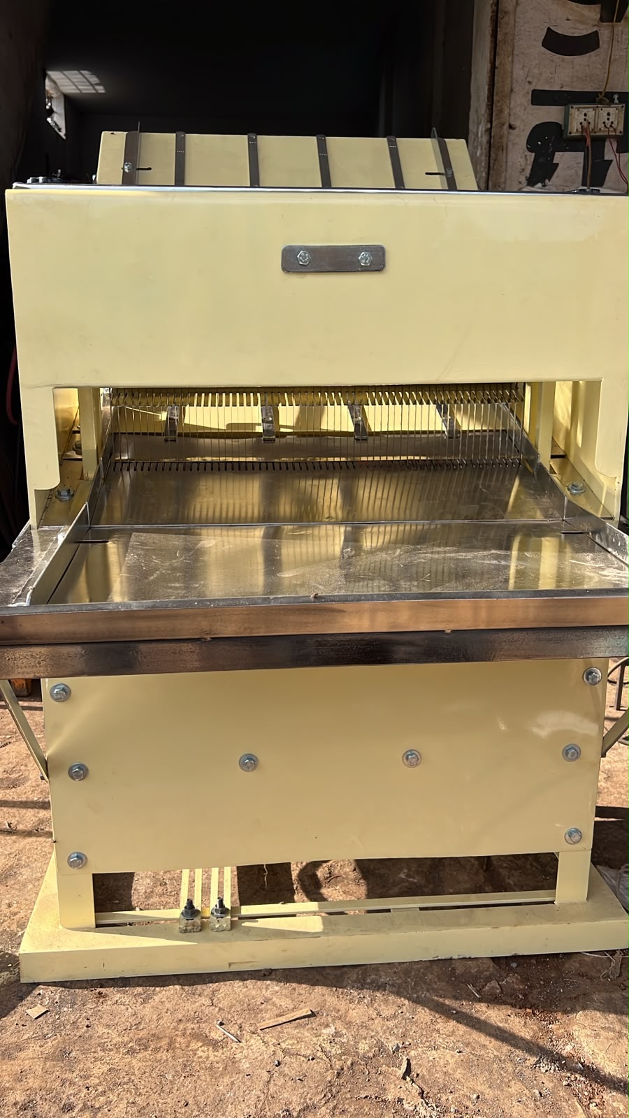 Bread and Toast cutting machine 3