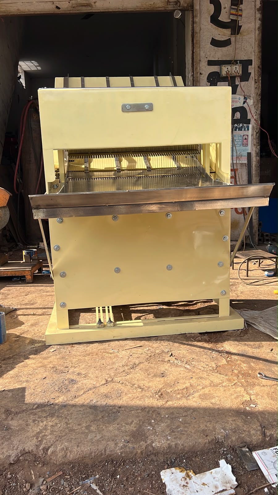 Bread and Toast cutting machine 4