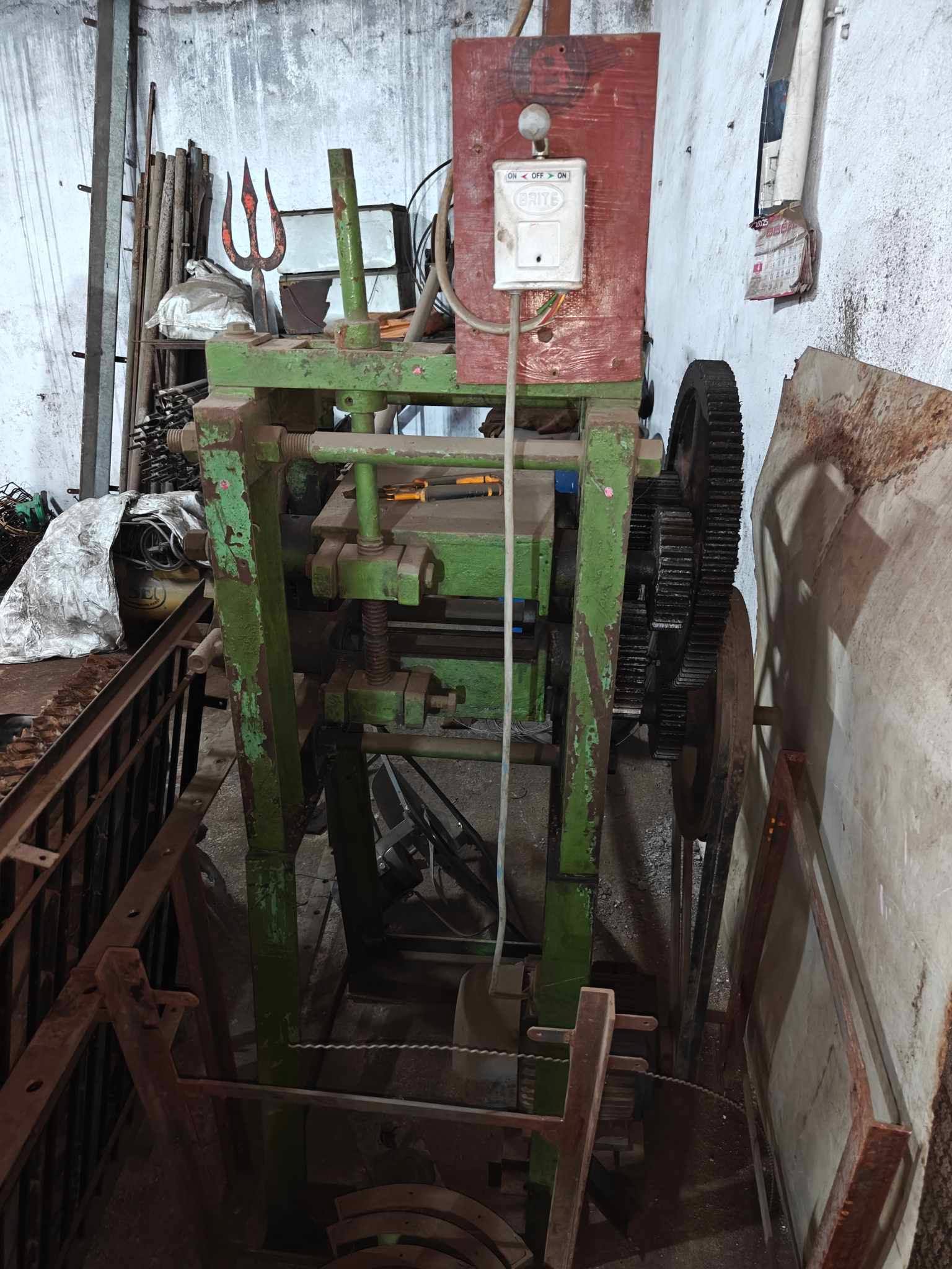 Wire Mesh / Jali Making Machine 8