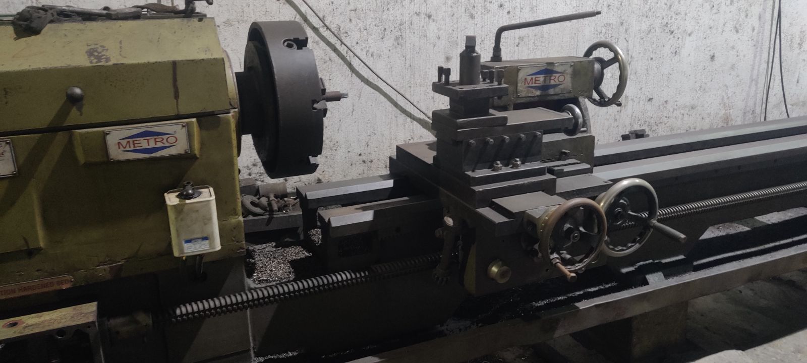 LATHE machine 
