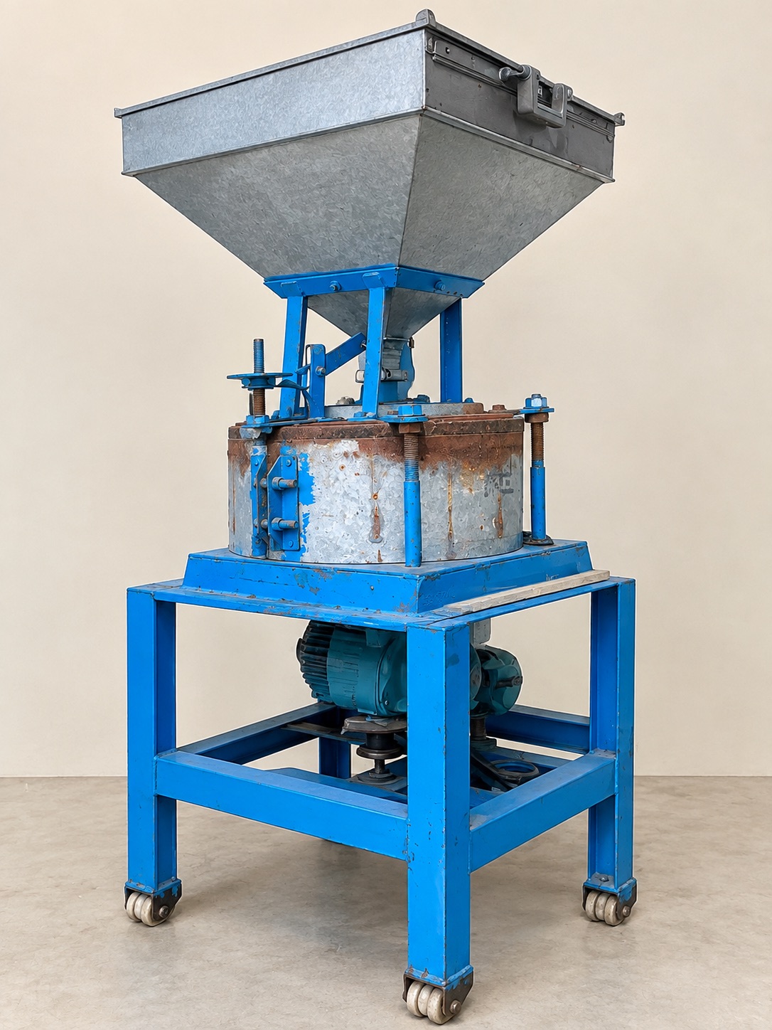 2 HP Wheat Atta Chakki / Flour Grinding Machine – Rathi – Used