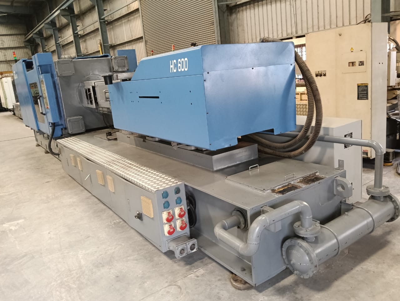 ATEC HC 600 - 600 ton injection molding machine 3