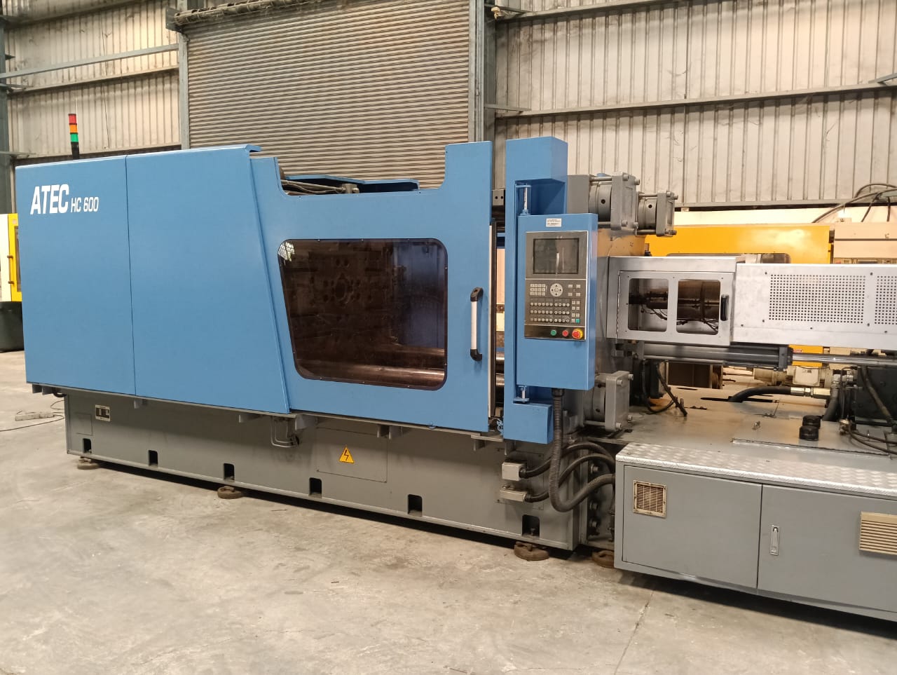 ATEC HC 600 - 600 ton injection molding machine 4