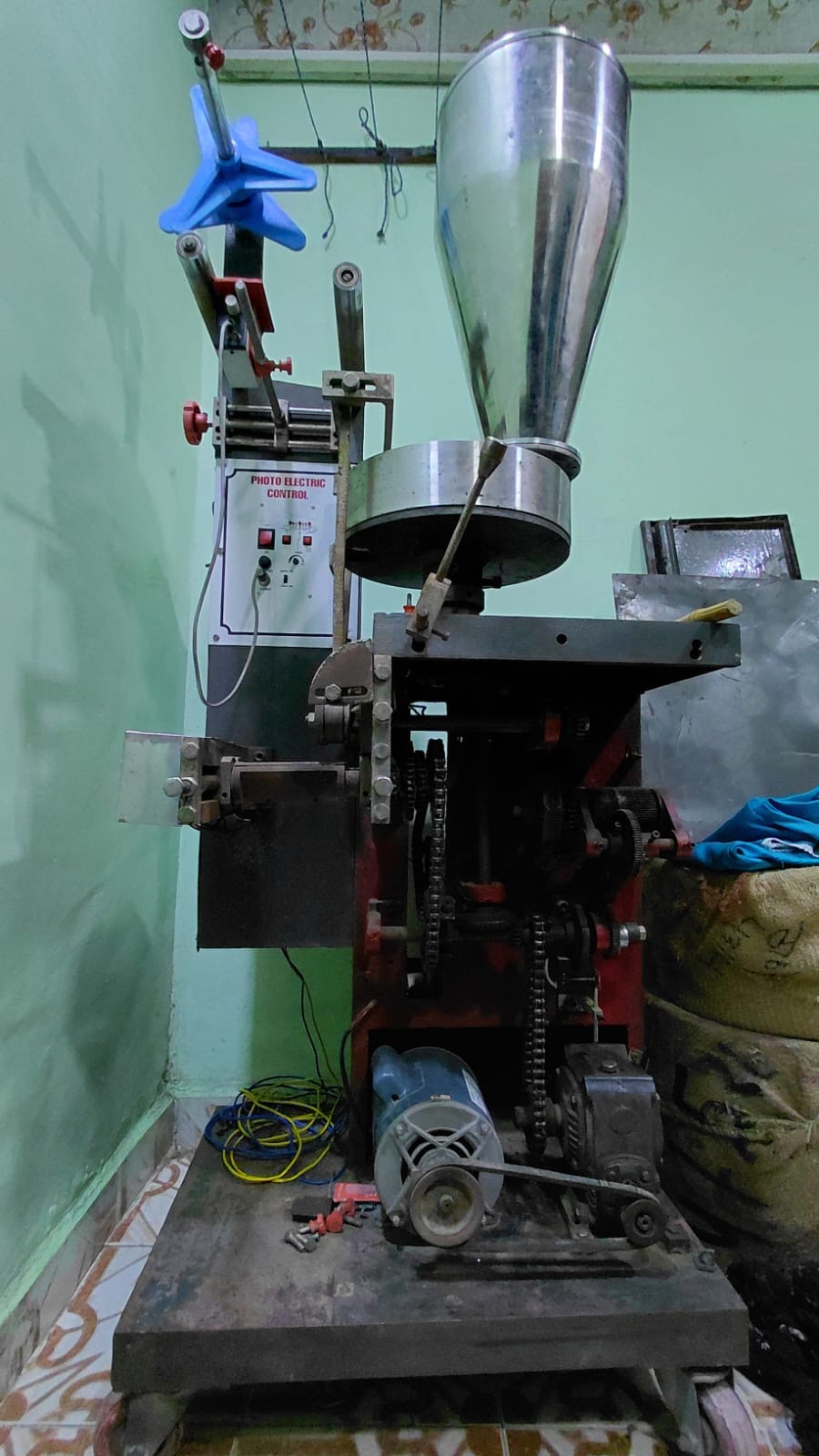 Automatic pouch making machine 4